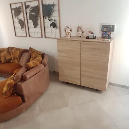 Modern Vacation In - Luna