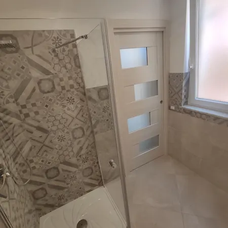 Modern Vacation In - Luna